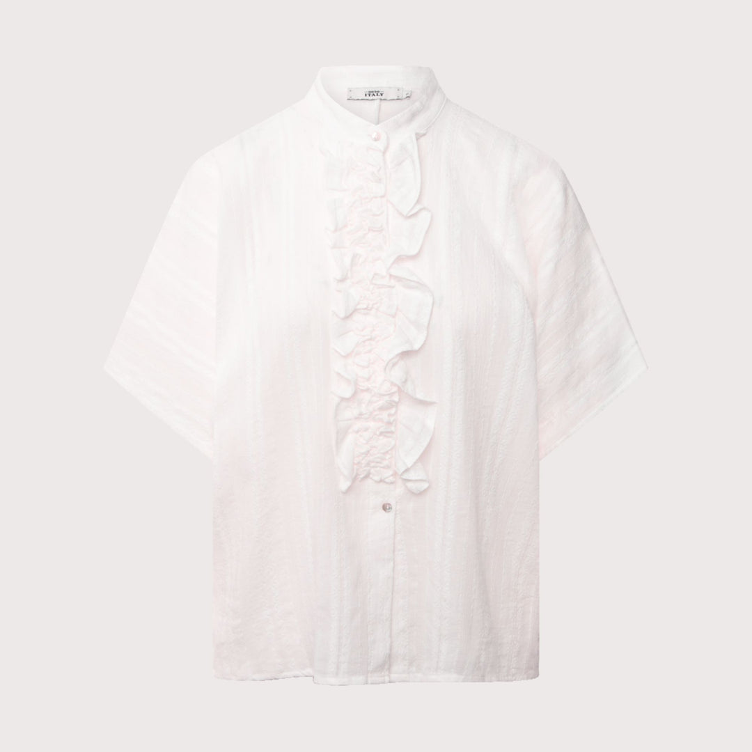 0039 Italy Bluse Daisy Weiss – Produktansicht der Bluse mit Rüschen und Knopfleiste