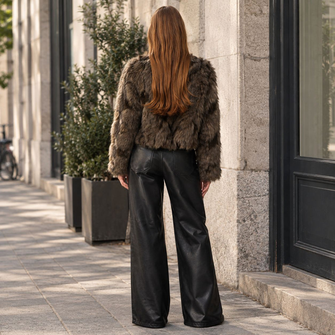 APPARIS Lillet Patchwork Bomber in Cedar Multi – Rückansicht der Faux Fur Jacke im Patchwork-Look