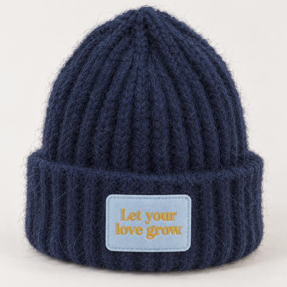 CASHIMAR Mütze Ancona in Navy mit „Let your love grow“-Patch – Produktansicht