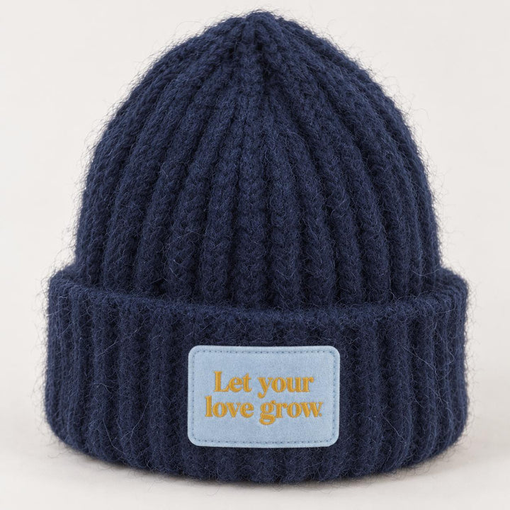 CASHIMAR Mütze Ancona in Navy mit „Let your love grow“-Patch – Produktansicht