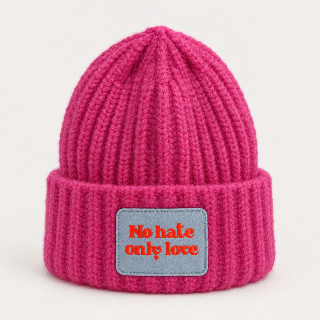 CASHIMAR Mütze Ancona in Pink aus Baby Alpaka mit Umschlag und „No Hate Only Love“-Patch.