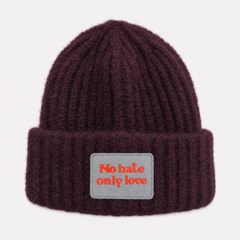 Cashimar Mütze Ancona in Red Wine aus Baby Alpaka-Woll-Mix mit „No Hate Only Love“-Patch