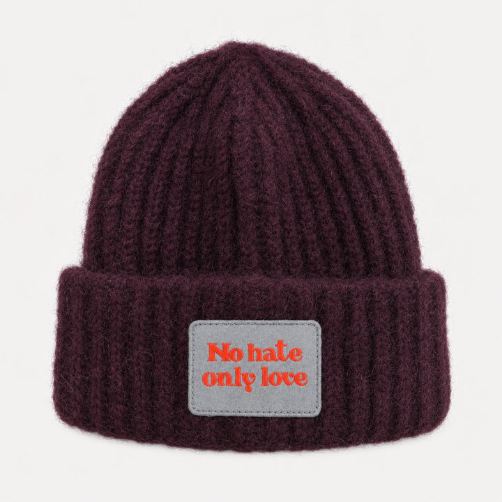 Cashimar Mütze Ancona in Red Wine aus Baby Alpaka-Woll-Mix mit „No Hate Only Love“-Patch