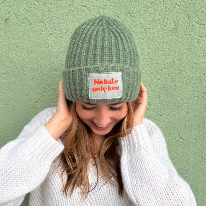CASHIMAR Mütze "No Hate Only Love" - Farbe mint-lindengrün