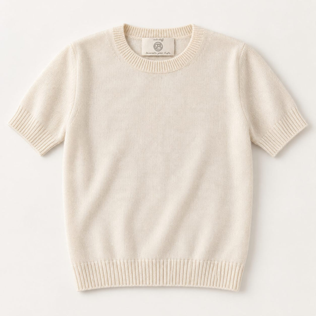 cute stuff Cashmere-Seiden Pullover Nele in Cream aus 75% Kaschmir und 25% Seide mit Rundhalsausschnitt und kurzen Ärmeln.