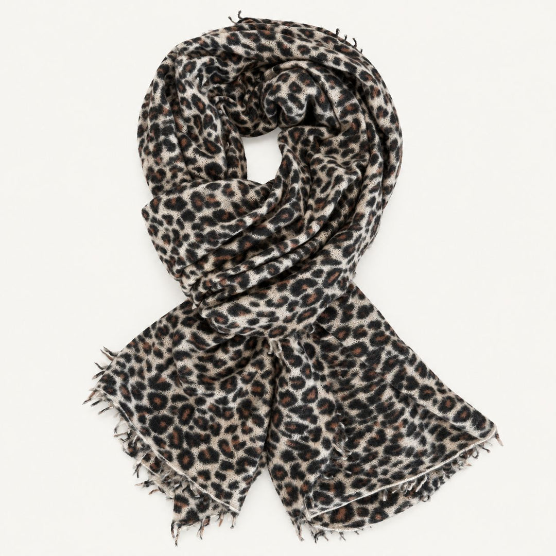 Cute Stuff Cashmere Schal Leo Brown aus 100% Kaschmir mit braun-schwarzem Leo-Print und Fransen