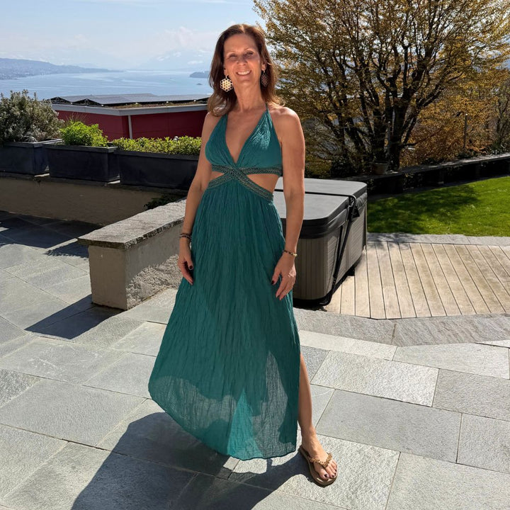 D Artemide Idylle Dress Emerald Maxikleid mit Cut Outs luftiges Sommerkleid auf Terrasse am See