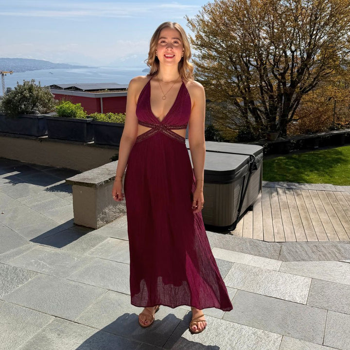 D Artemide Idylle Dress Wine Berry Maxikleid mit Cut Outs luftiges Sommerkleid auf Terrasse am See