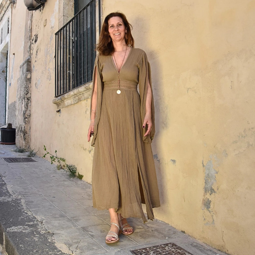 D’ARTEMIDE Krini Dress in mocha aus 100% Baumwolle, fliessende Passform, sommerlich gestylt