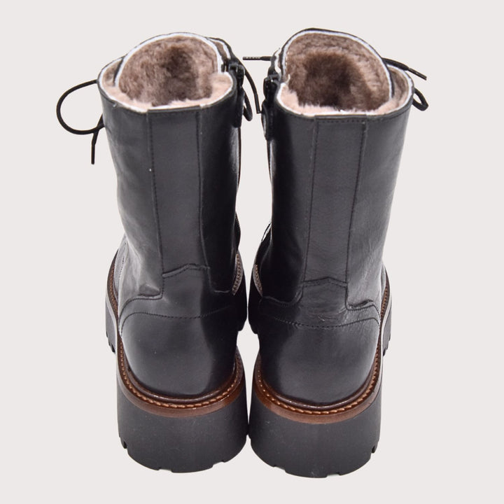 Dianetti Lammfell Schnürboots, Artikel-Nr. 1633 in Tudor nero - NoAna FASHION BEAUTY STYLING