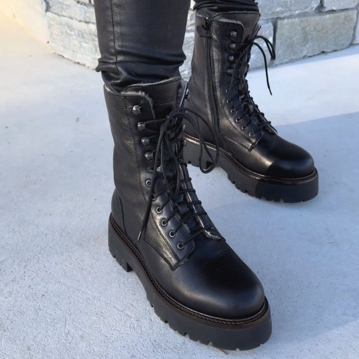 Dianetti Lammfell Schnürboots, Artikel-Nr. 1633 in Tudor nero - NoAna FASHION BEAUTY STYLING