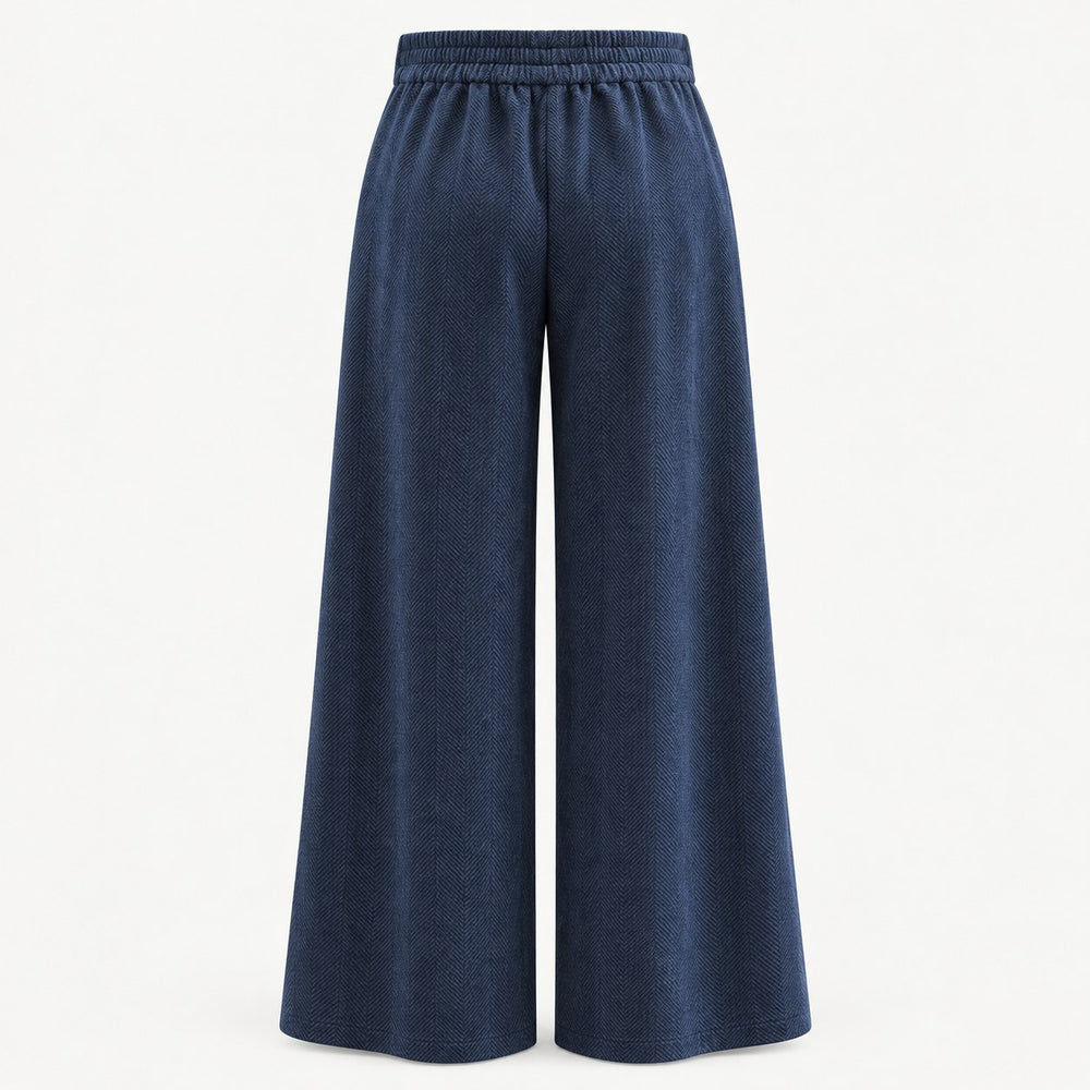 Due Amanti Hose Patricia Produktefoto von der Hose in Smooth Denim von hinten mit Gummizug.