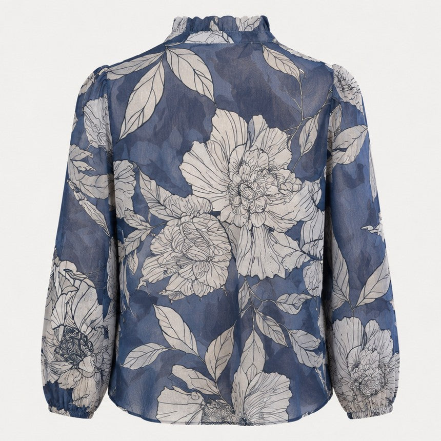 Emotions Bluse von hinten in Blau mit hellbeigem Blumenprint und Rüschenabschluss am Kragen.