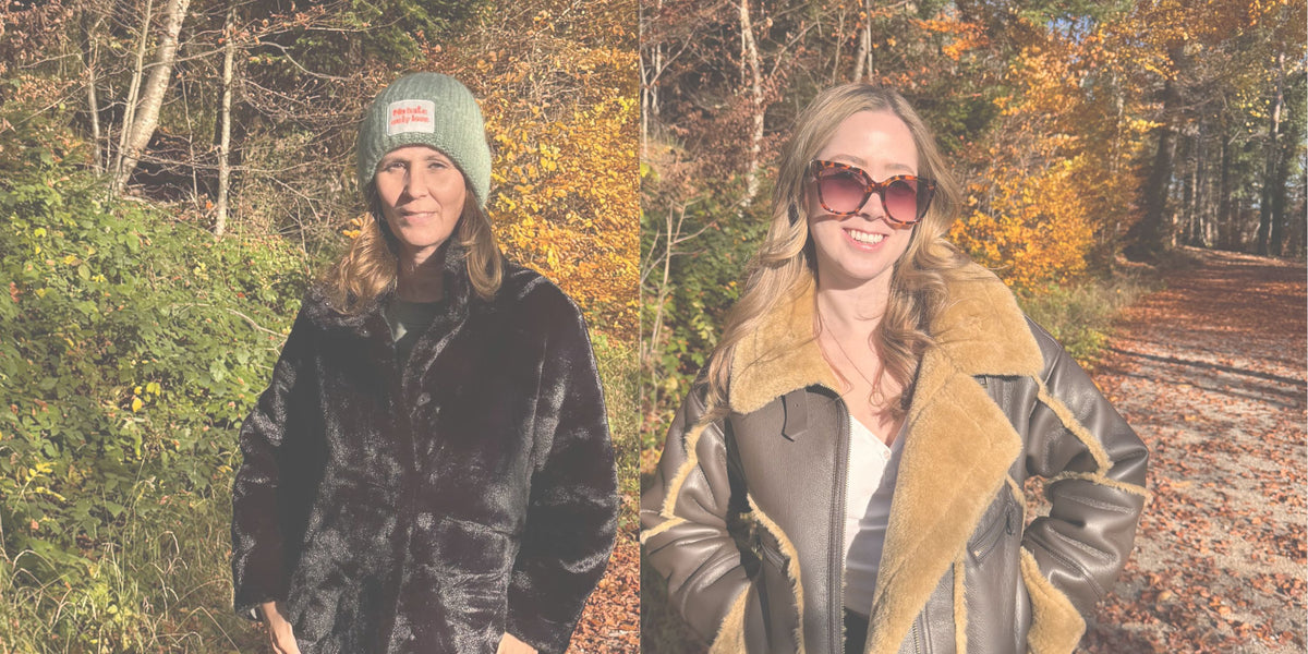 Janine mit schwarzem Mantel von Apparis und grüner Mütze von Cashimar und Luana mit brauner Jacke von Vegancode London im herbstlichen Wald