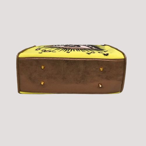 La Funky Mexicana La Grande Velvet Bag in neon yellow aus Samt und veganem Leder, Unterseite der Tasche