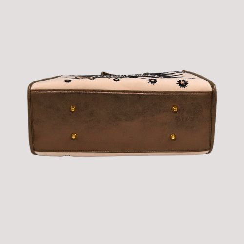 La Funky Mexicana La Grande Velvet Bag in offwhite aus Samt und veganem Leder, Unterseite der Tasche