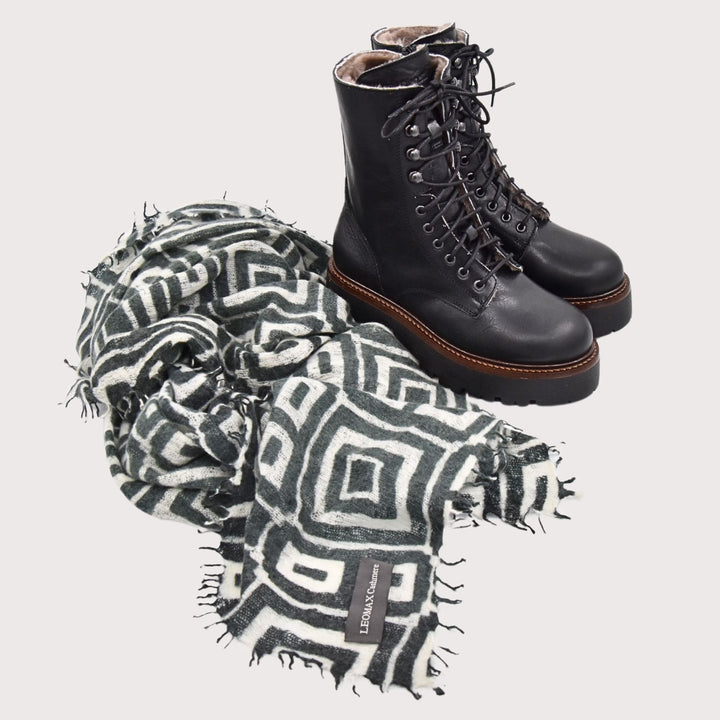 Dianetti Lammfell Schnürboots, Artikel-Nr. 1633 in Tudor nero - NoAna FASHION BEAUTY STYLING