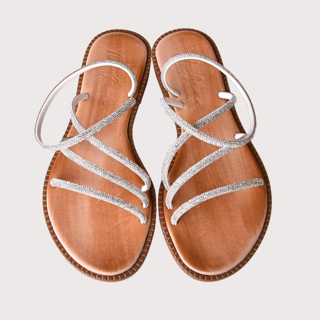 NoAna Greek Sandals Aktina silver, flache Ledersandalen mit feinen Riemen in eleganter Draufsicht