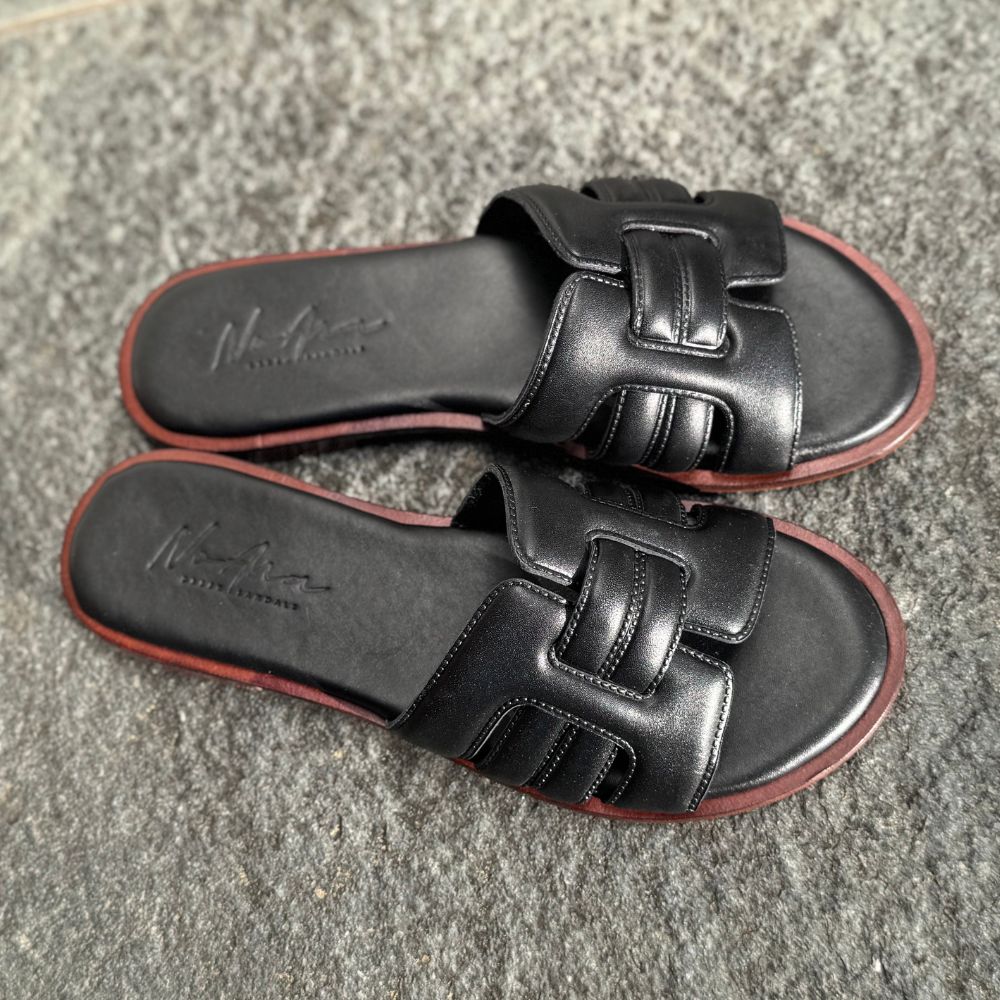 NoAna Greek Sandals City Chic black aus Glattleder, flache Sandalen in zeitlosem Schwarz in Draufsicht