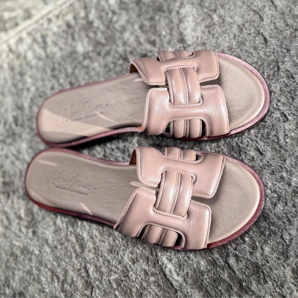 NoAna Greek Sandals City Chic in taupe aus Leder, Draufsicht auf das Paar
