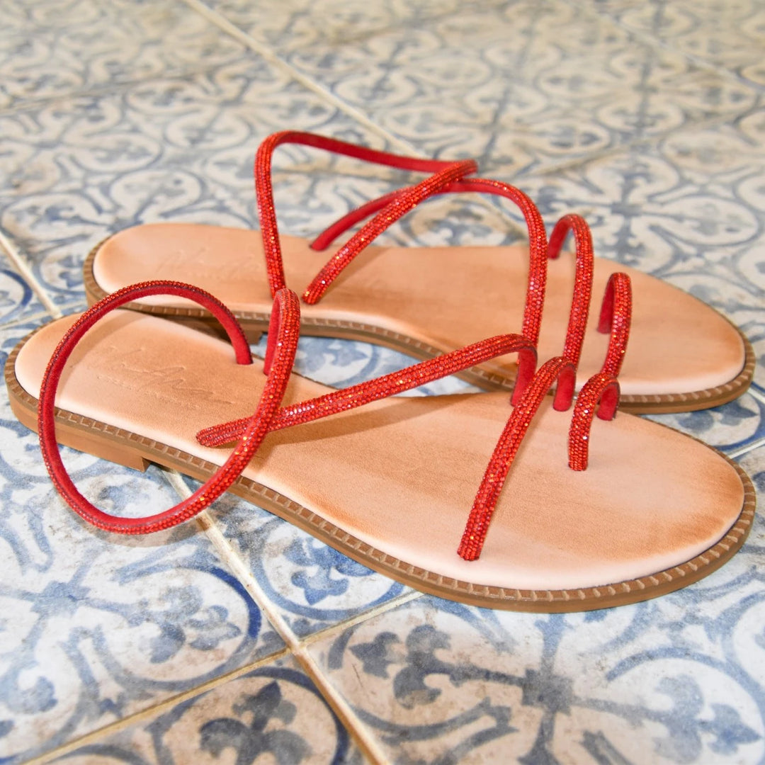 Seitenansicht der NoAna Greek Sandals Elisa in Rot mit Ledersohle