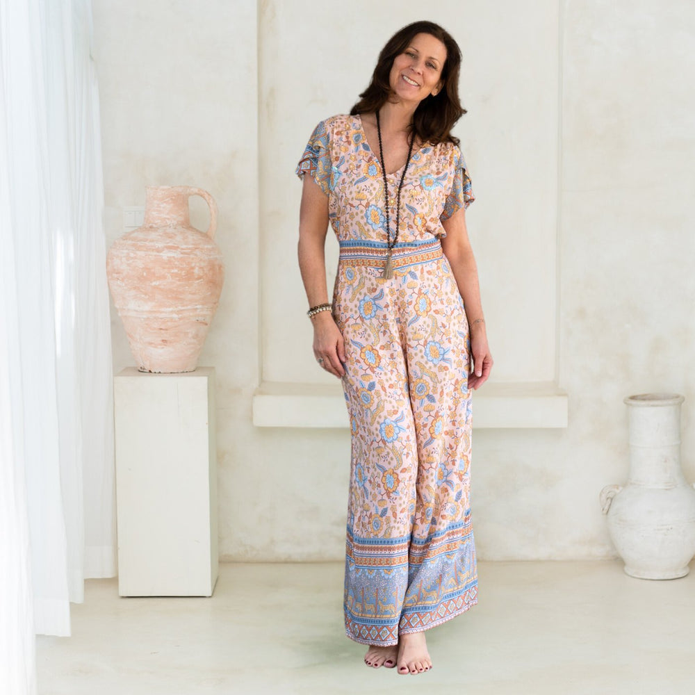 Salty Skin Darwin Jumpsuit nude-blau, luftiger Overall mit weitem Bein und femininer Silhouette