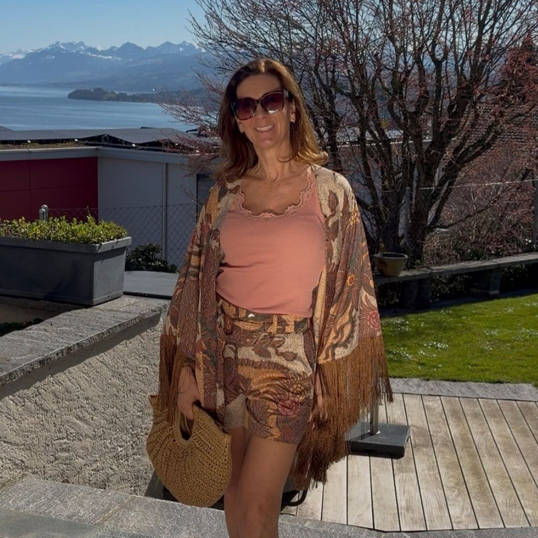 Salty Skin Kimono Brown Ethno – Kimono mit Ethnomuster kombiniert mit Shorts und Top