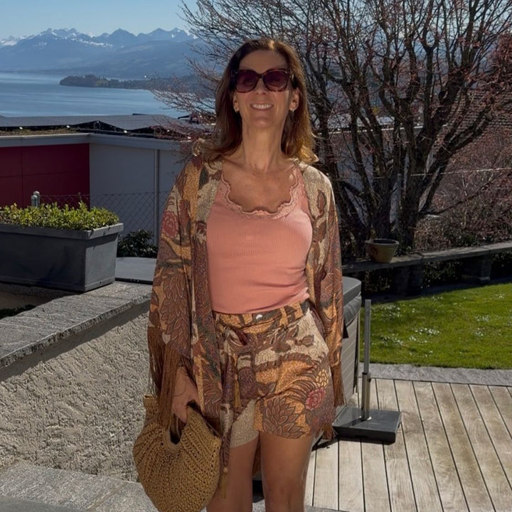 Salty Skin Shorts Ethno Brown – kurze Sommer Shorts mit Ethno Print kombiniert mit Top und Kimono