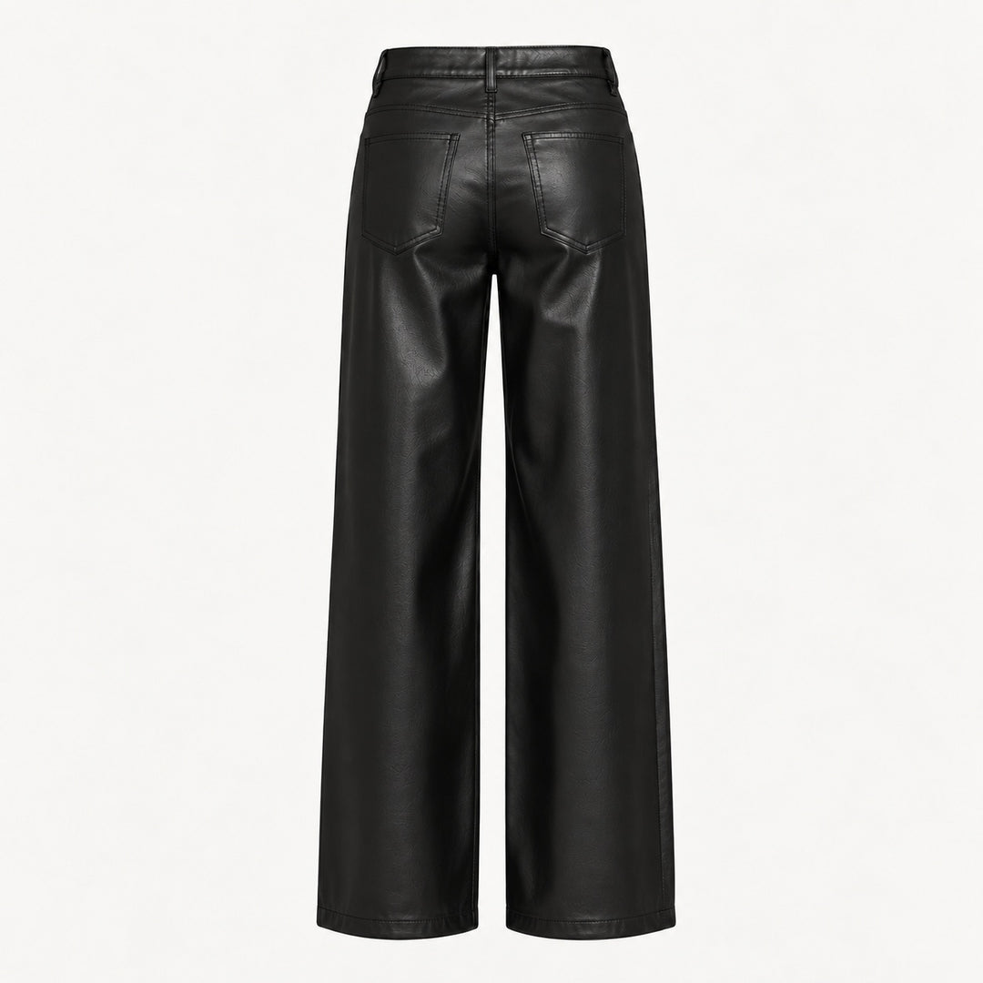 THE.NIM vegane Lederhose TORI Black – schwarze Wide Leg Hose in veganer Lederoptik mit Gesässtaschen von hinten