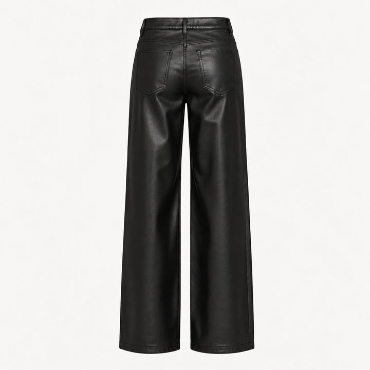 THE.NIM vegane Lederhose TORI Black – schwarze Wide Leg Hose in veganer Lederoptik mit Gesässtaschen von hinten
