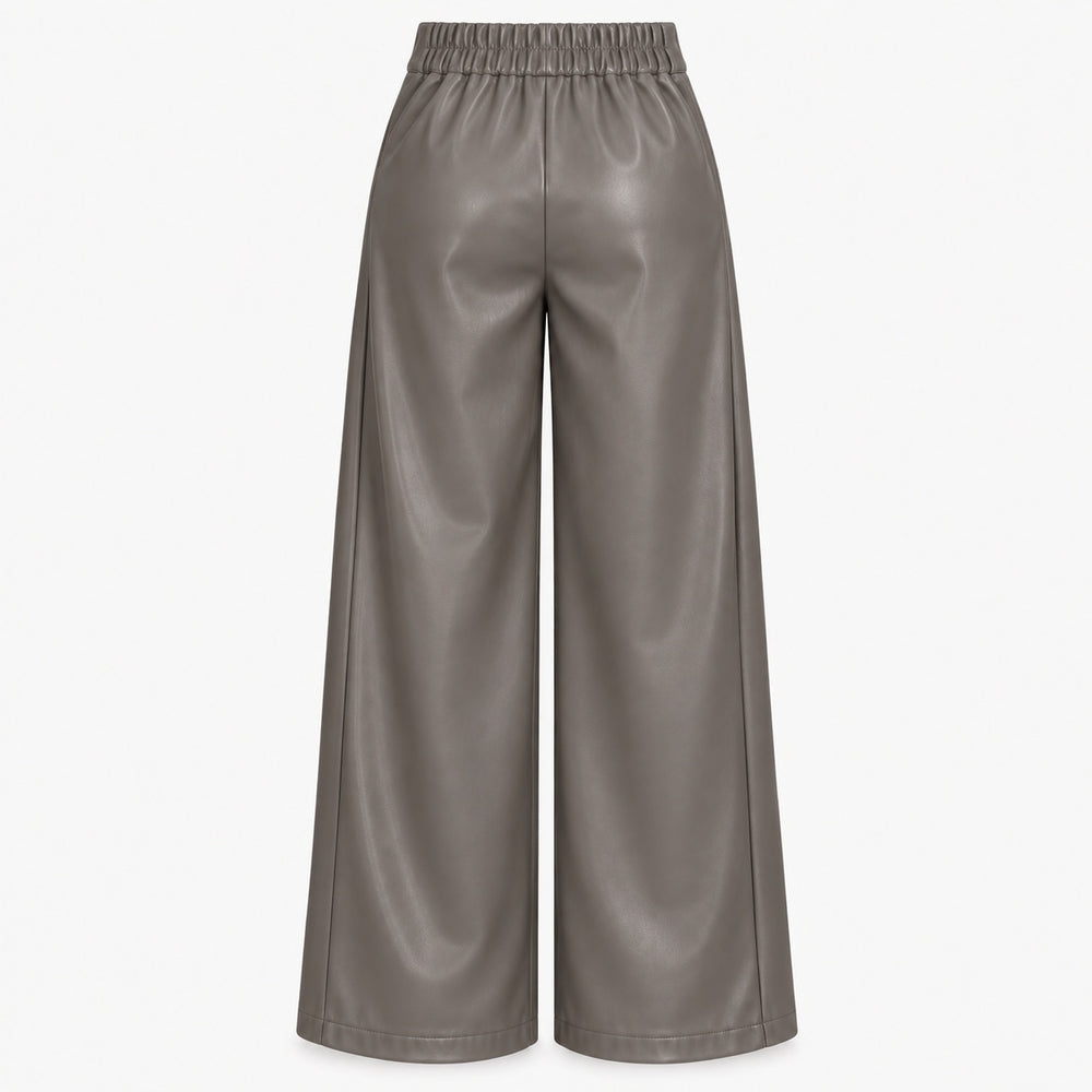 Taupefarbene vegane Lederhose von Urbancode London im Wide-Leg-Schnitt mit elastischem Bund – Rückansicht ohne Gesässtaschen
