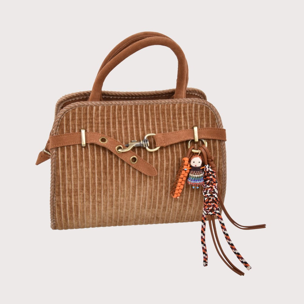 ViaMailBag April Velvet Tasche aus beigem Cord mit Wildlederdetails und dekorativem Anhänger